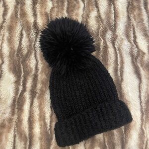 Universal Thread Women's Black Knit Pom Pom Beanie Toboggan Hat